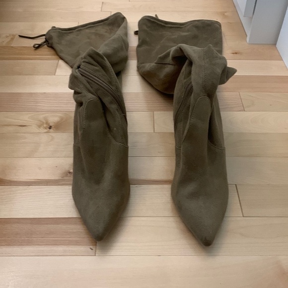 Knee-High Heels - Picture 1 of 3